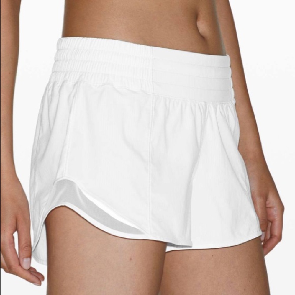 Lululemon hotty hot shorts 2.5”